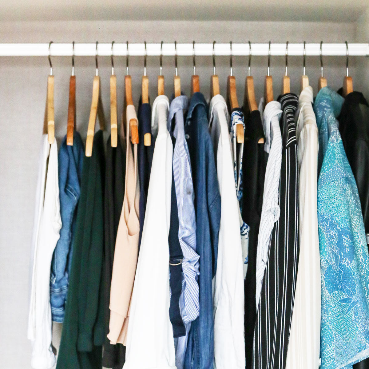 capsule wardrobe declutter